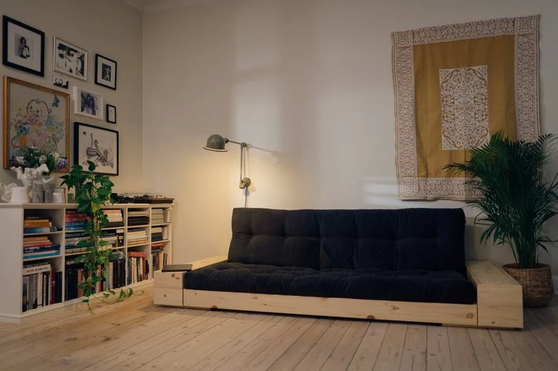 Canapé convertible en pin 244x166cm avec son futon soft chalk et ses rangements Base - Karup Design