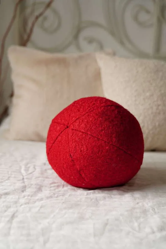 Coussin en tissu bouclé rouge 20xcm Teddy - Home Design