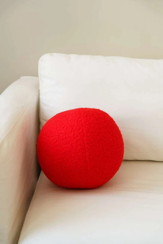 Coussin en tissu bouclé rouge 20xcm Teddy - Home Design