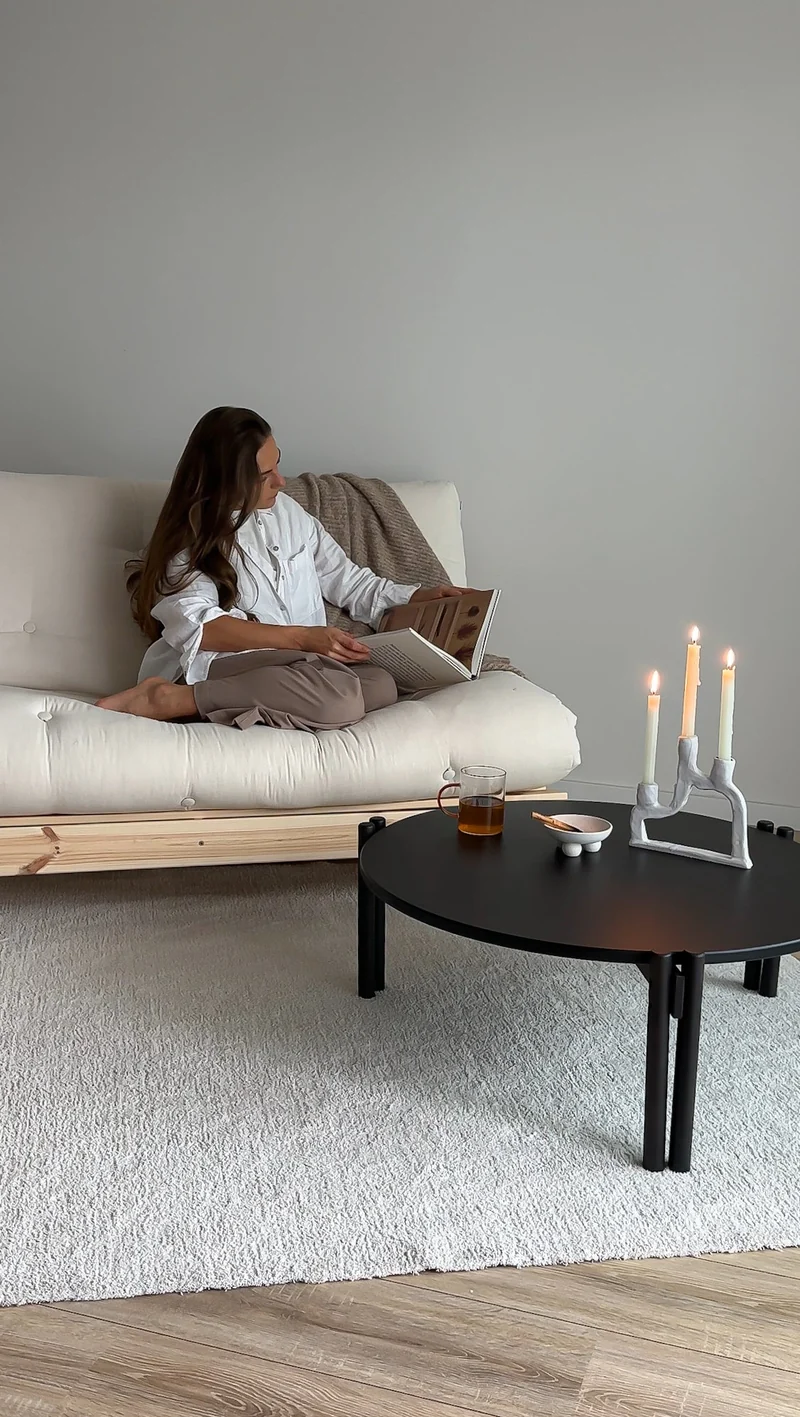 Table basse ronde en pin noir 80x32cm Sticks - Karup Design