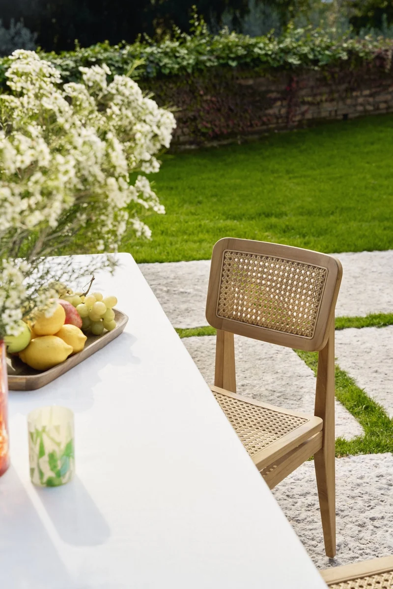 Chaise de jardin en bois de teck et cannage C-Chair - Gubi