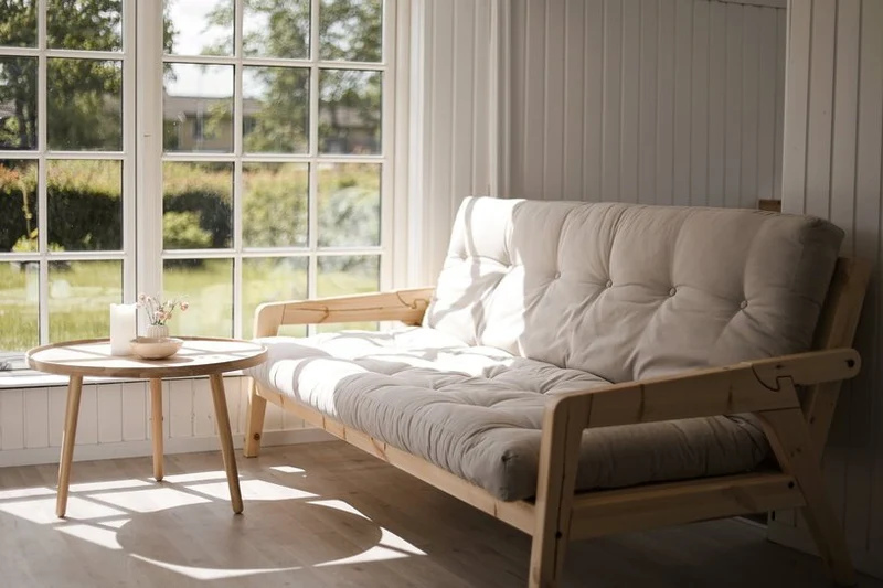 Canapé convertible en pin foncé avec son matelas futon mellow brown Grab - Karup Design