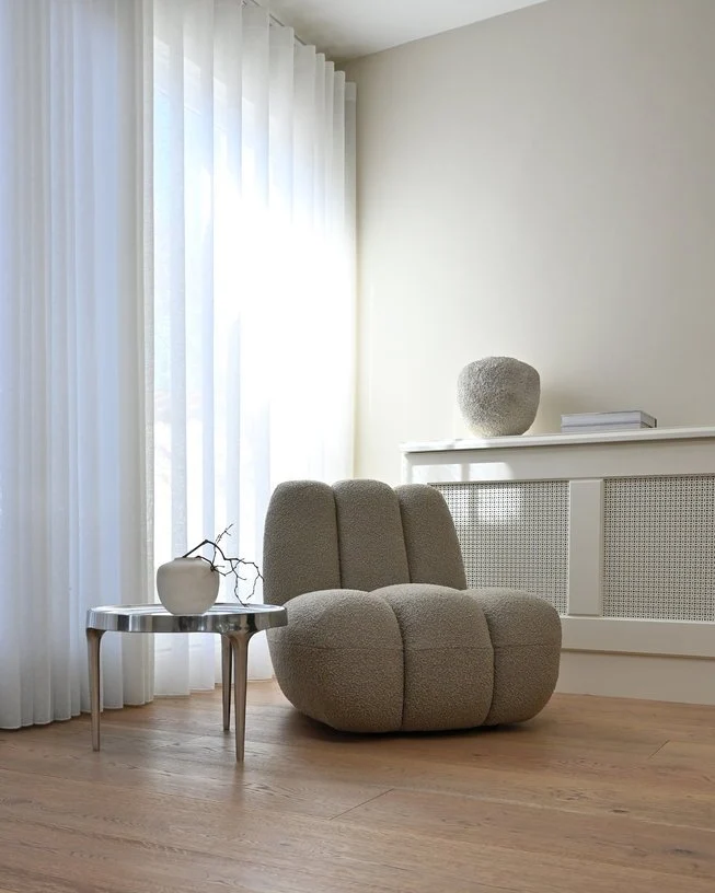 Fauteuil design en tissu bouclé beige Toe - 101 COPENHAGEN