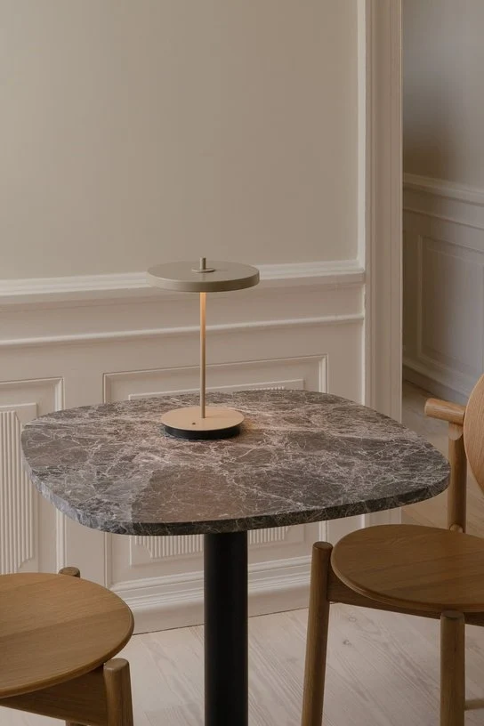 Table en acier noir et plateau en marbre cm Gather - Umage