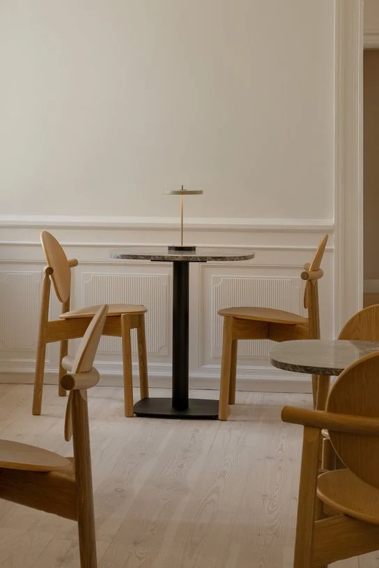 Table en acier noir et plateau en marbre cm Gather - Umage