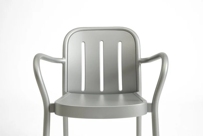 Chaise de jardin avec accoudoirs en métal gris argenté Deville - HAY