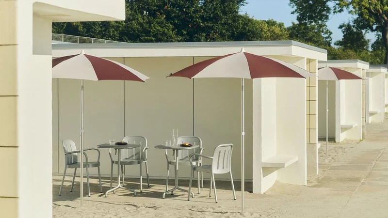 Chaise de jardin avec accoudoirs en métal gris argenté Deville - HAY