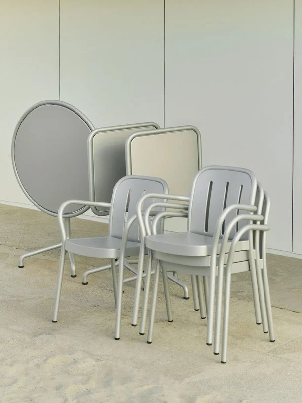 Chaise de jardin avec accoudoirs en métal gris argenté Deville - HAY