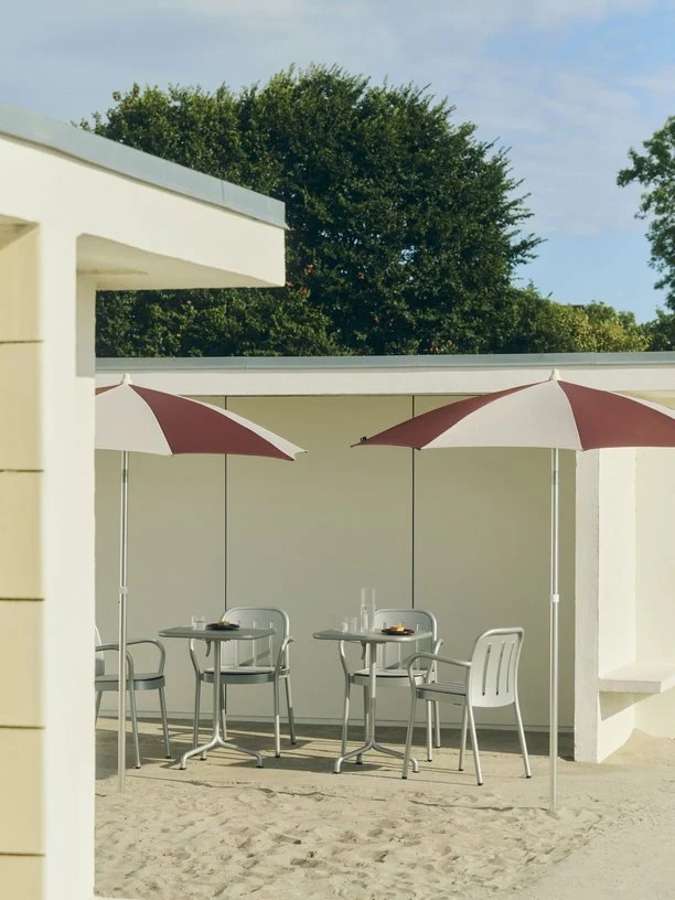 Chaise de jardin avec accoudoirs en métal gris argenté Deville - HAY
