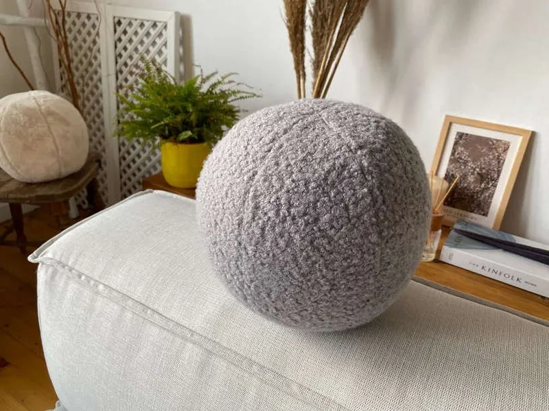 Coussin en tissu bouclé gris 20xcm Teddy - Home Design