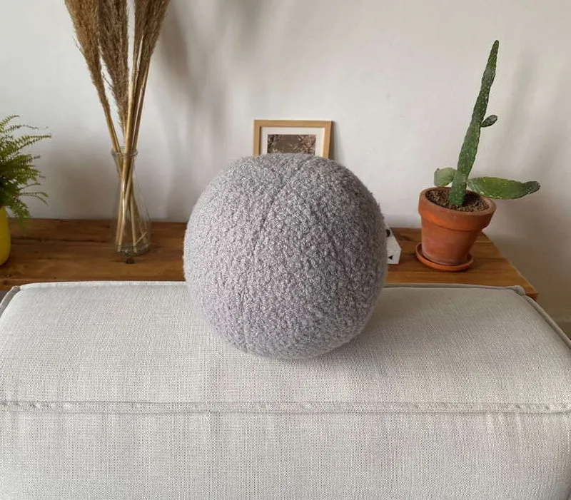 Coussin en tissu bouclé gris 20xcm Teddy - Home Design