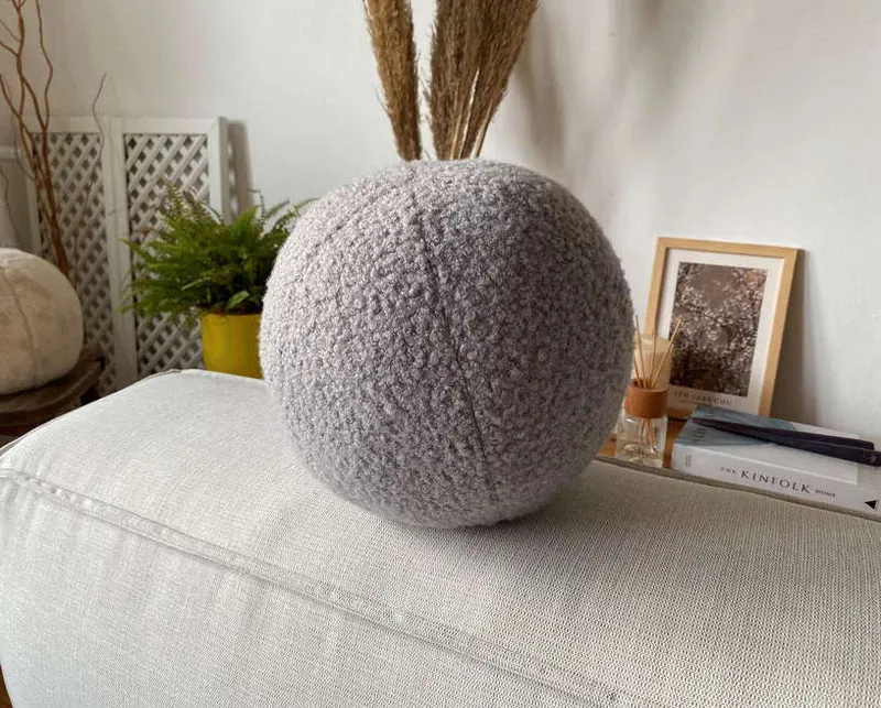 Coussin en tissu bouclé gris 20xcm Teddy - Home Design