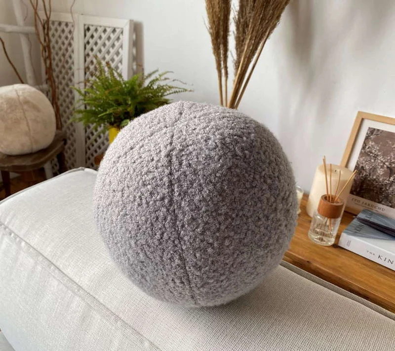 Coussin en tissu bouclé gris 20xcm Teddy - Home Design
