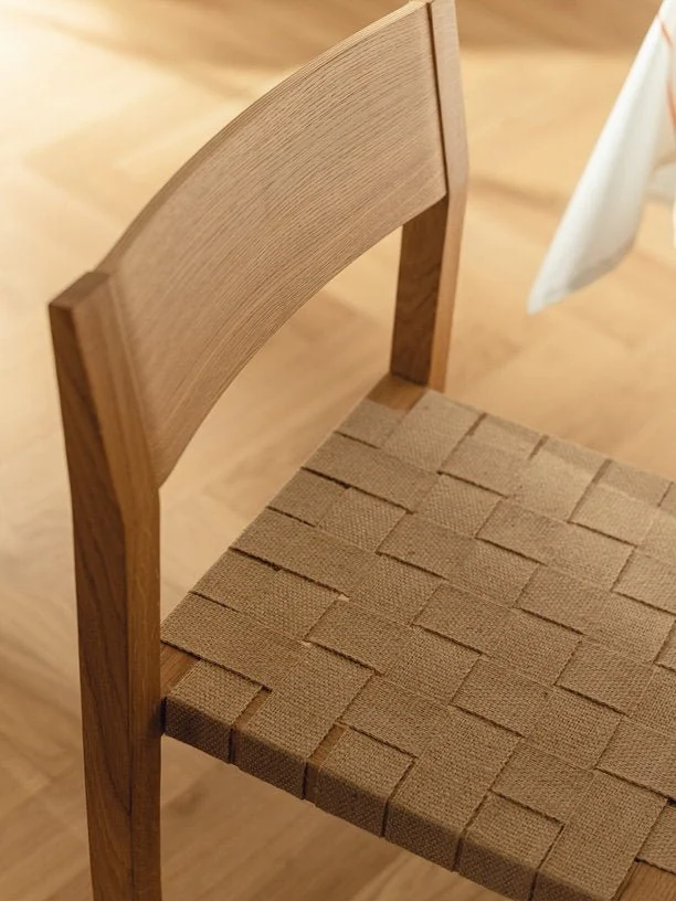 Chaise en chêne massif et sangles naturelles en jute Toli - noo.ma