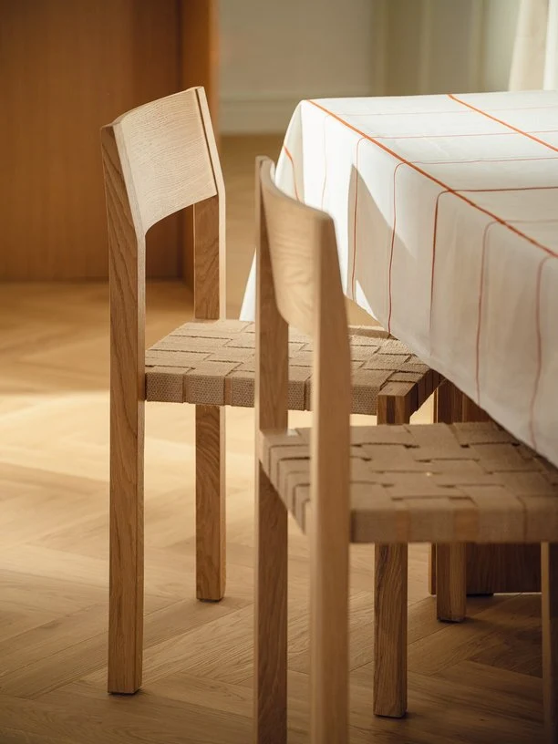 Chaise en chêne massif et sangles naturelles en jute Toli - noo.ma