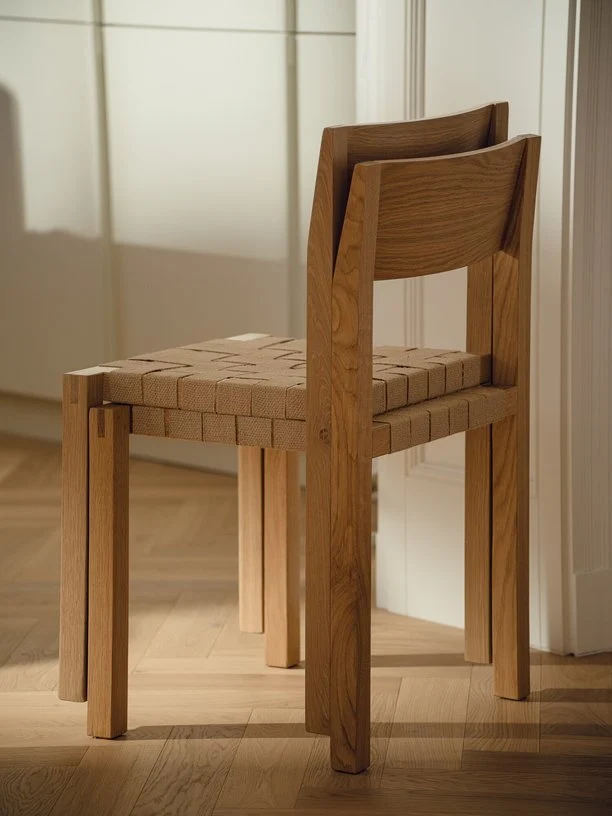 Chaise en chêne massif et sangles naturelles en jute Toli - noo.ma