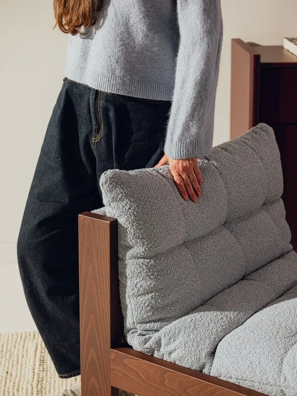 Fauteuil en tissu bouclé bleu ciel et bois de hêtre marron cacao Huno - noo.ma