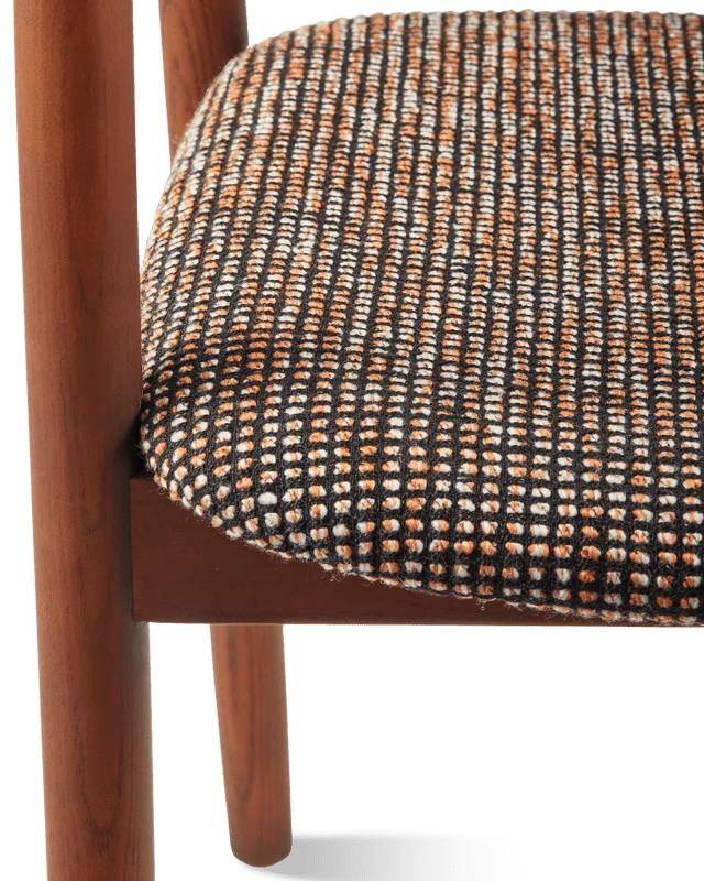 Chaise de salle à manger avec accoudoirs en tissu à motif marron et bois de frêne Speckled Henry - Pols Potten