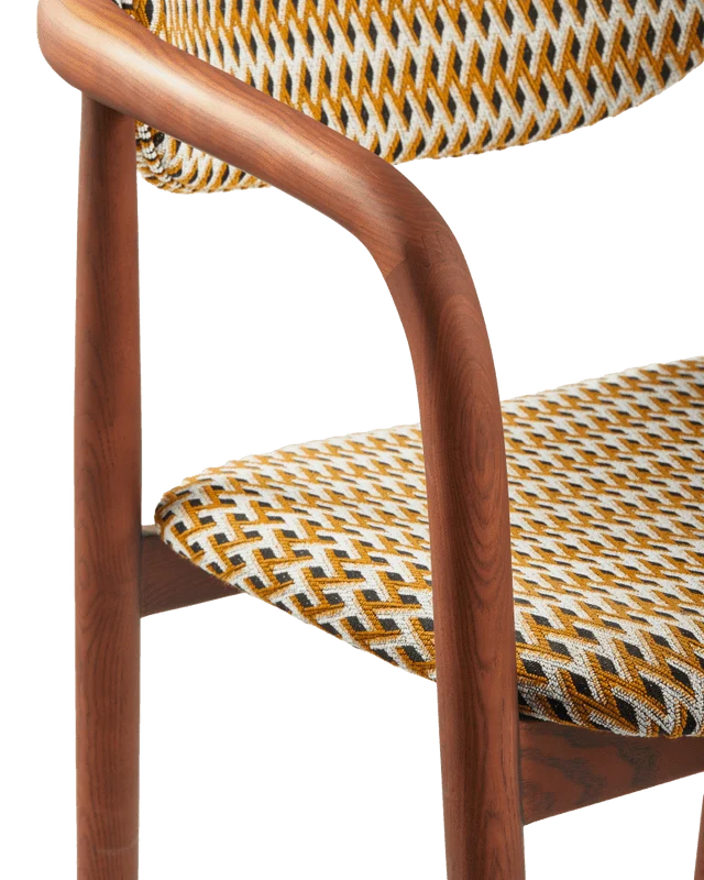 Chaise de salle à manger avec accoudoirs en tissu à motif jaune et bois de frêne Geo Henry - Pols Potten