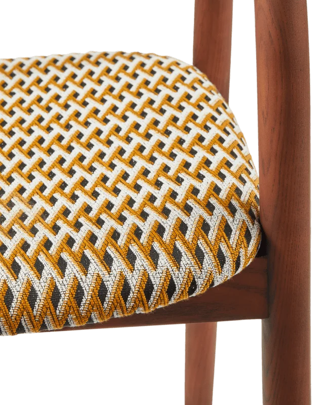 Chaise de salle à manger avec accoudoirs en tissu à motif jaune et bois de frêne Geo Henry - Pols Potten