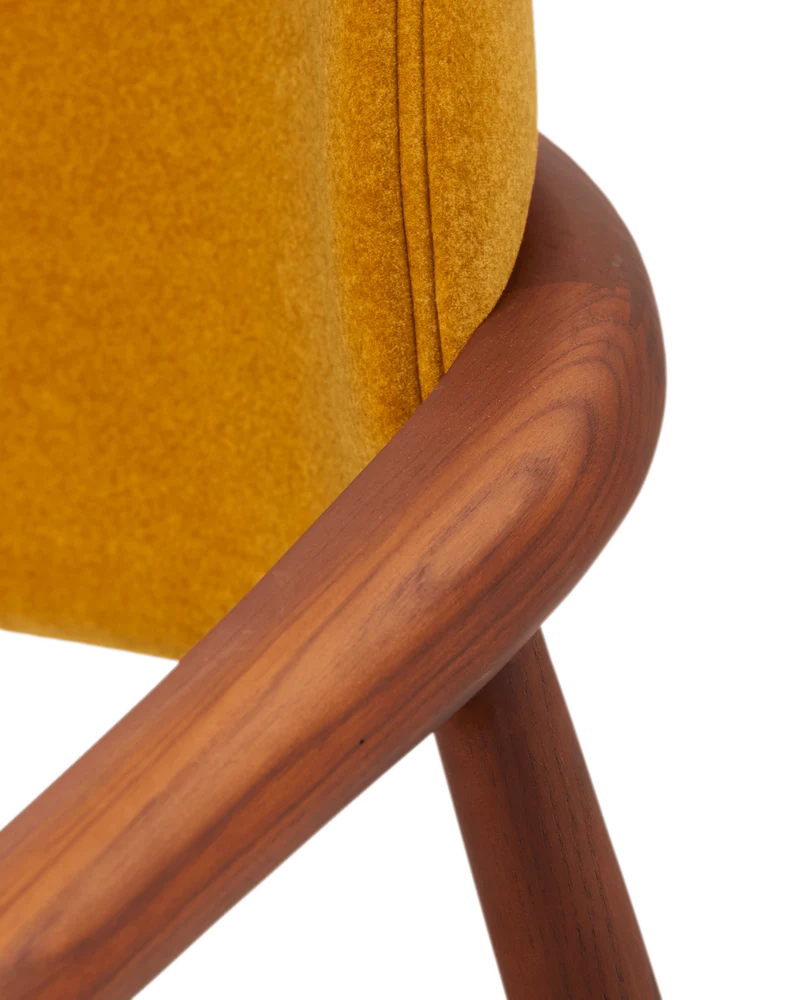 Chaise de salle à manger avec accoudoirs en tissu jaune et bois de frêne Soft Henry - Pols Potten