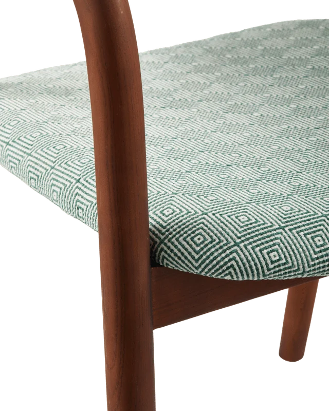 Chaise de salle à manger avec accoudoirs en tissu vert clair et bois de frêne Squared Henry - Pols Potten