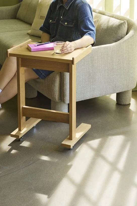 Table d'appoint en bois de chêne naturel Less - Hübsch