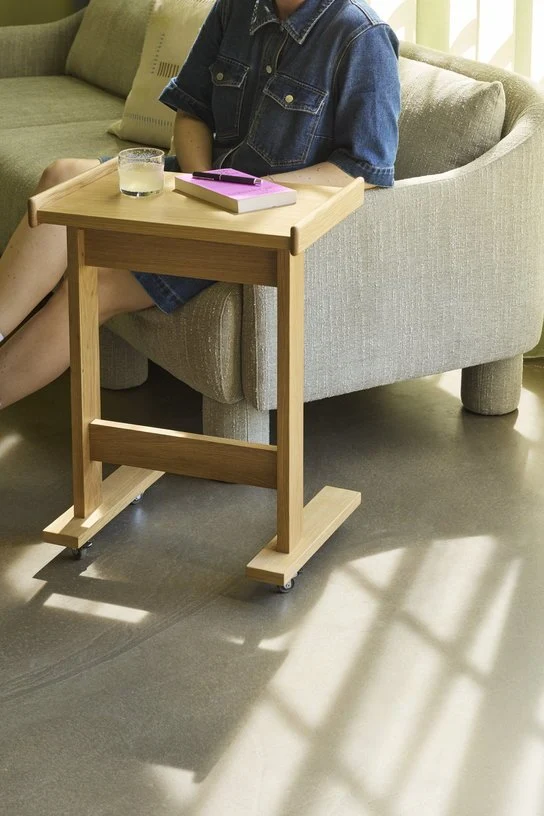 Table d'appoint en bois de chêne naturel Less - Hübsch