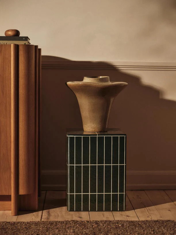 Table d'appoint en béton renforcé de fibre de verre vert 32x42cm Pillar - Ferm Living
