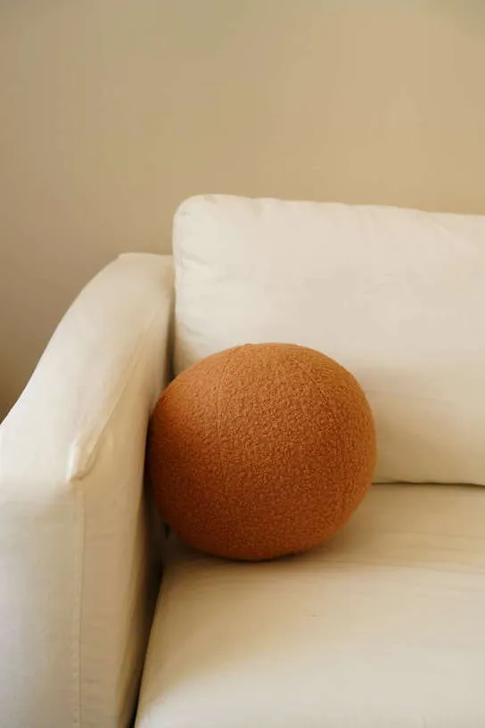 Coussin en tissu bouclé marron 20xcm Teddy - Home Design