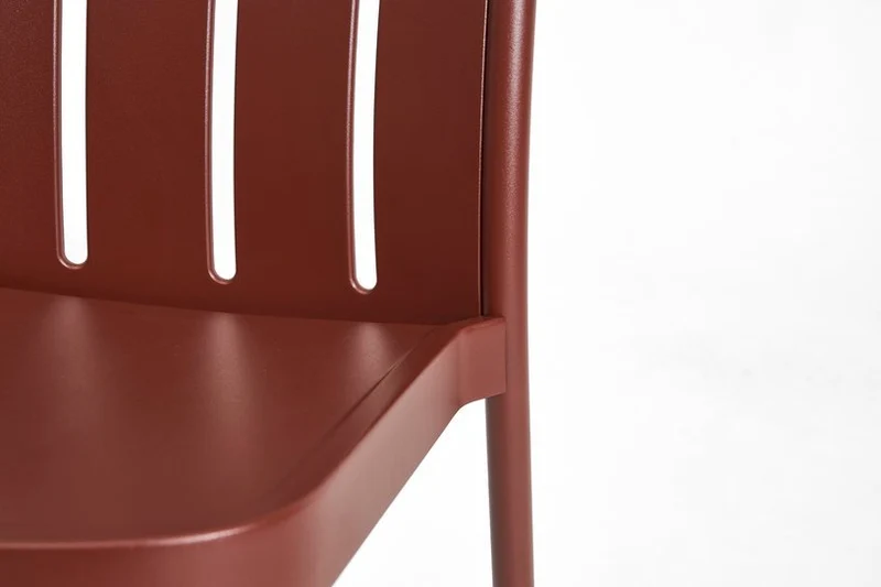 Chaise de jardin en métal rouge Deville - HAY