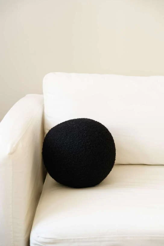 Coussin en tissu bouclé noir 20xcm Teddy - Home Design
