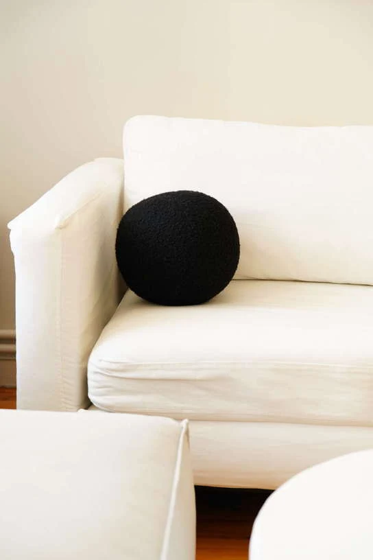Coussin en tissu bouclé noir 20xcm Teddy - Home Design