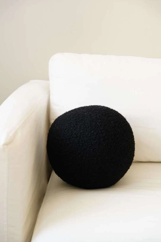 Coussin en tissu bouclé noir 20xcm Teddy - Home Design