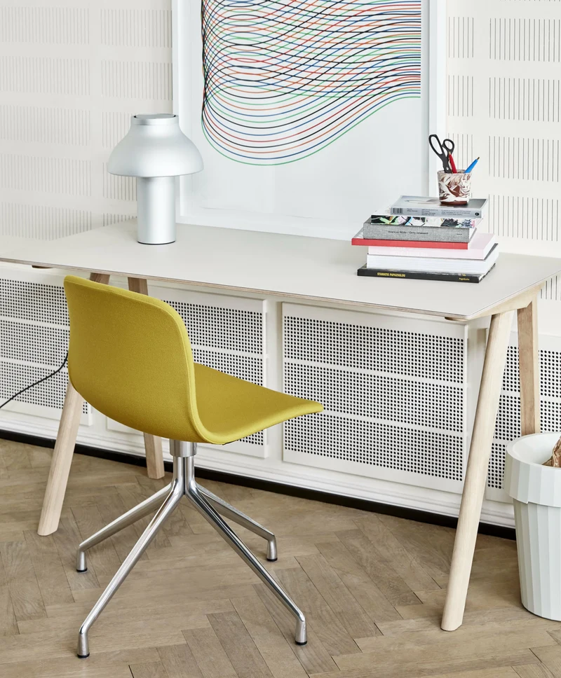 Chaise pivotante en tissu jaune steelcut trio 446 et aluminium poli AAC 11 - Hay