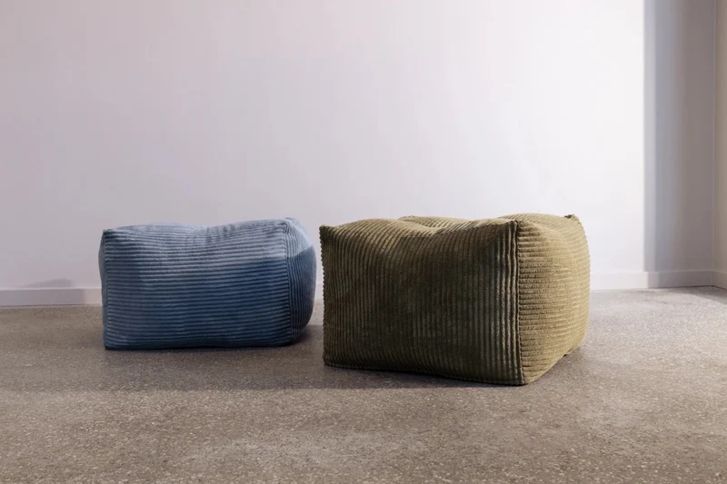 Pouf en velous strié marron foncé 50x35cm Buddy - Karup