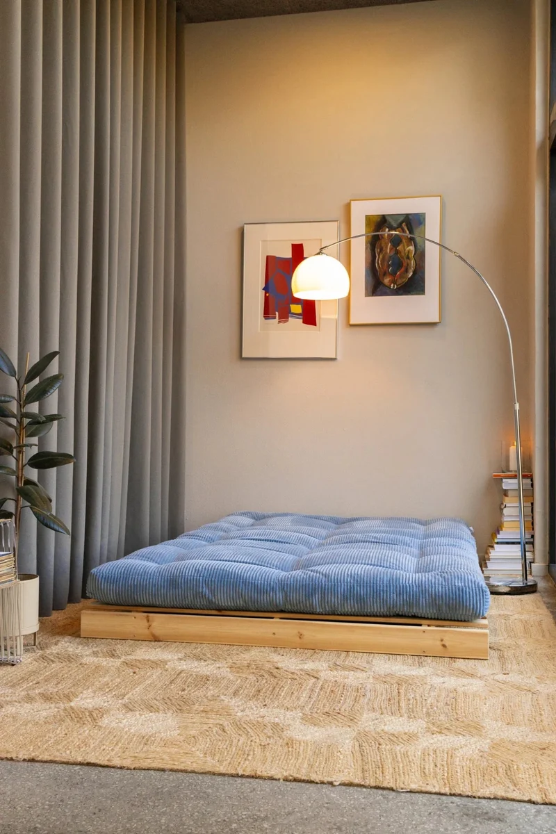 Canapé-lit en pin massif avec matelas bleu 140x200cm Roots - Karup