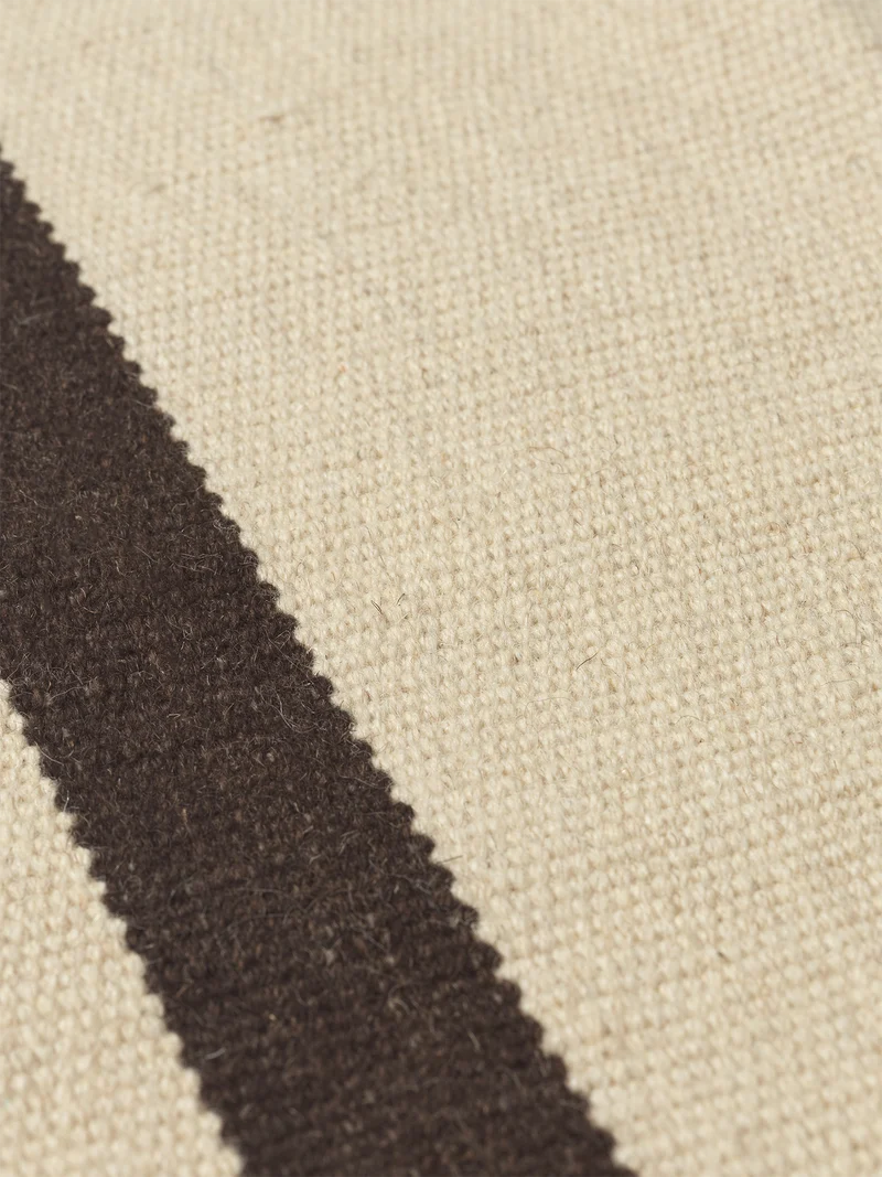 Ferm Living Calm Kelim Teppich - 140 x 200 - Off-white/Coffee
