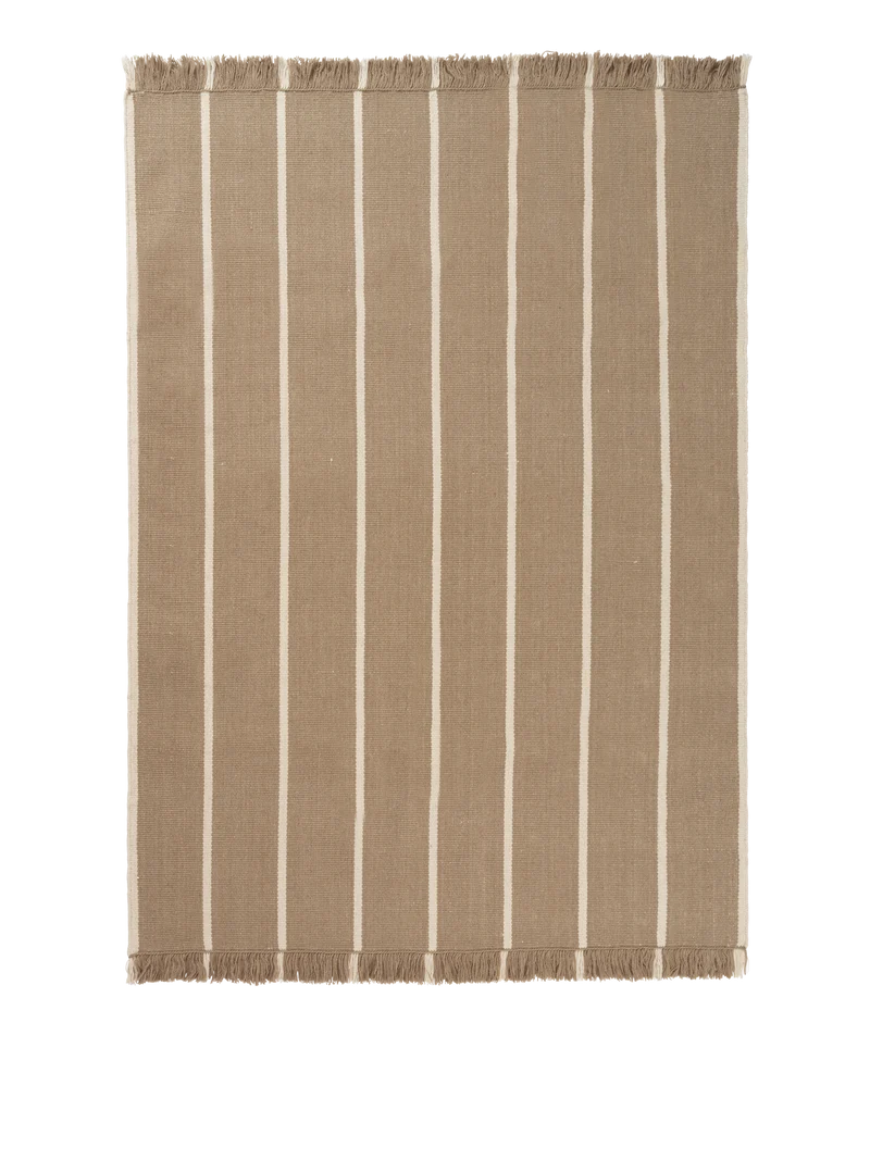 Ferm Living Calm Kelim Teppich - 140 x 200 - Dark Sand/Off-white