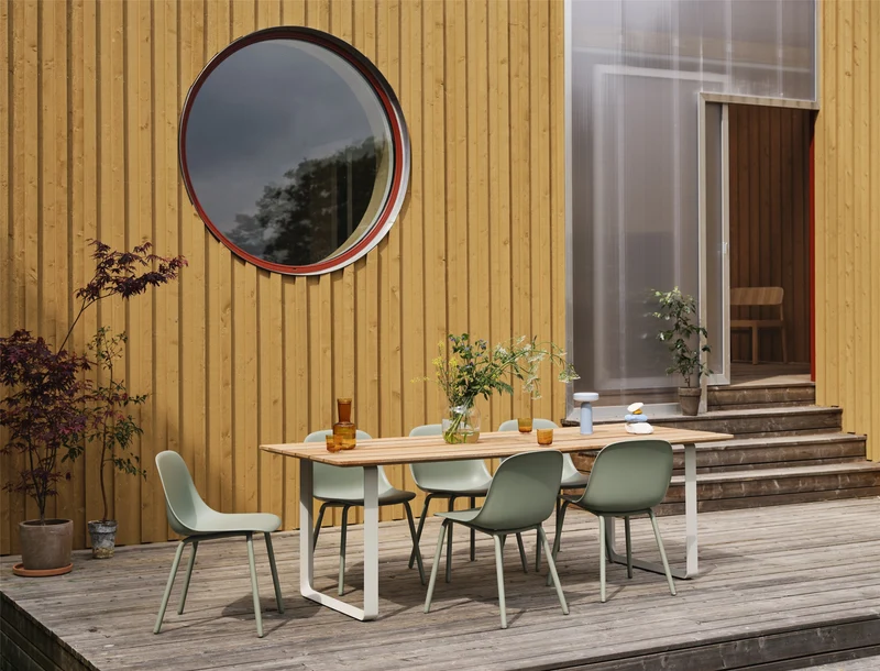 Table à manger de jardin rectangulaire en aluminium gris et acajou 225x90cm The 70/70 - Muuto