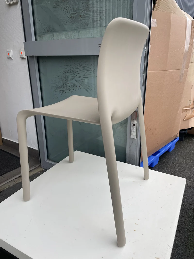Chaise en polypropylene beige First Modèle d'exposition - Magis