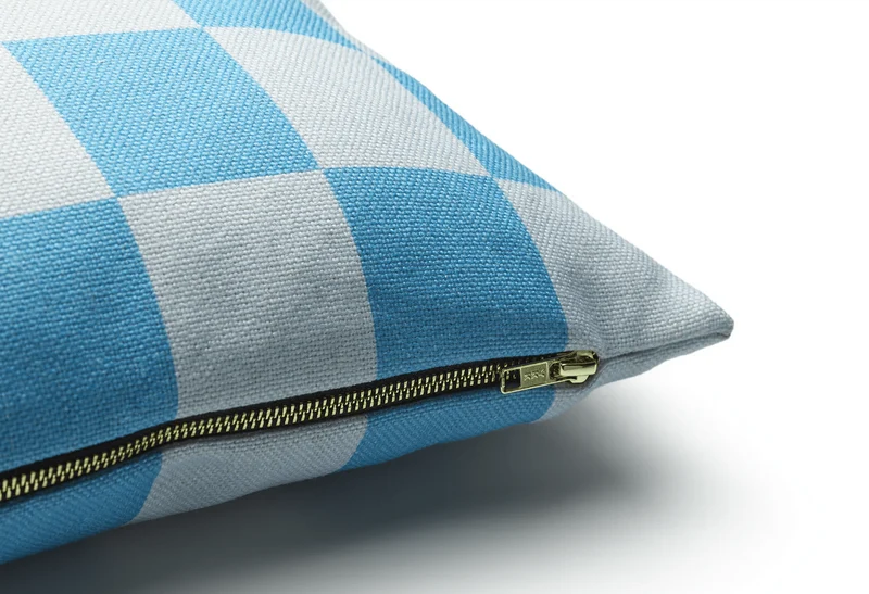 Coussin rectangulaire à carreaux en tissu bleu 30x45cm Striped - Fest Amsterdam