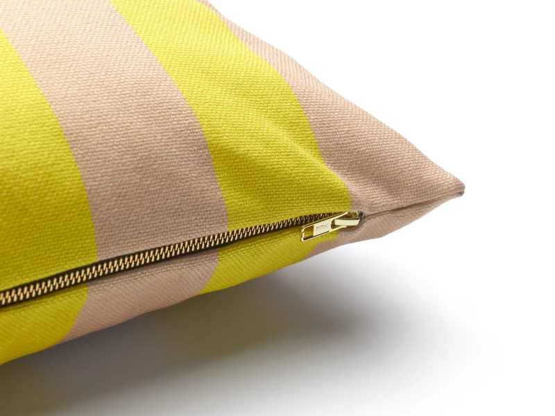 Coussin carré à rayures en tissu jaune et beige 45x45cm Striped - Fest Amsterdam