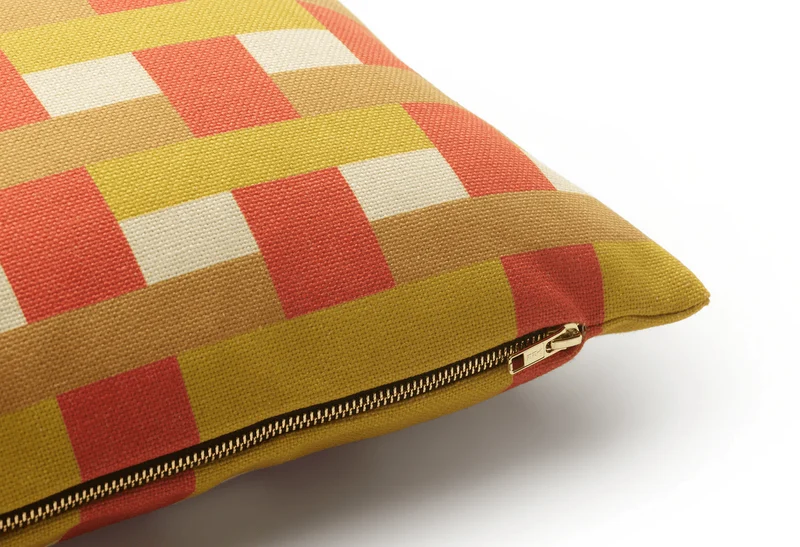 Coussin carré à carreaux en tissu jaune et orange 45x45cm Striped - Fest Amsterdam