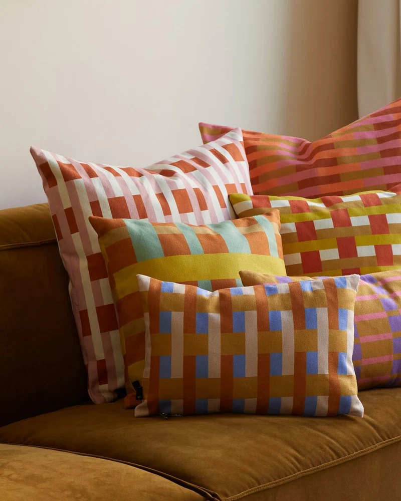 Coussin carré à carreaux en tissu jaune et orange 45x45cm Striped - Fest Amsterdam