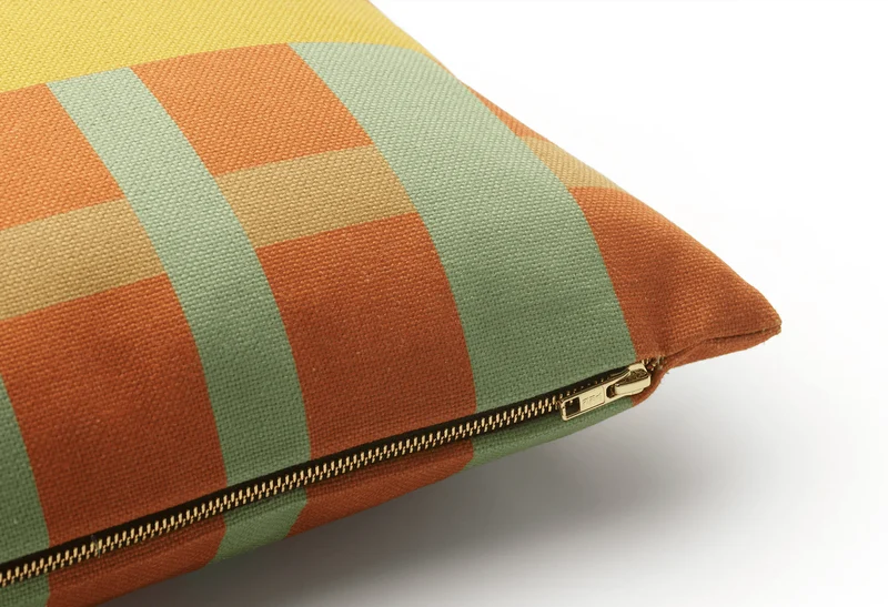 Coussin carré à carreaux en tissu vert menthe jaune et orange 45x45cm Striped - Fest Amsterdam