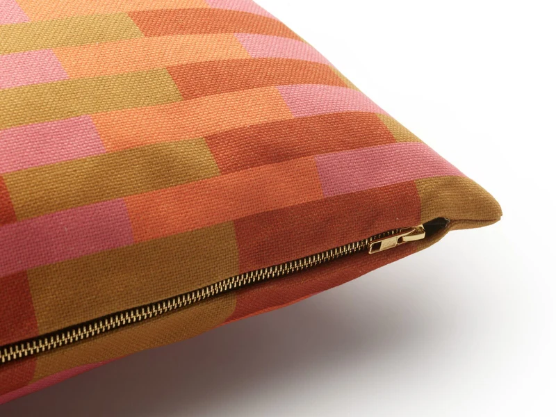 Coussin carré à rayures en tissu orange et rose 60x60cm Striped - Fest Amsterdam