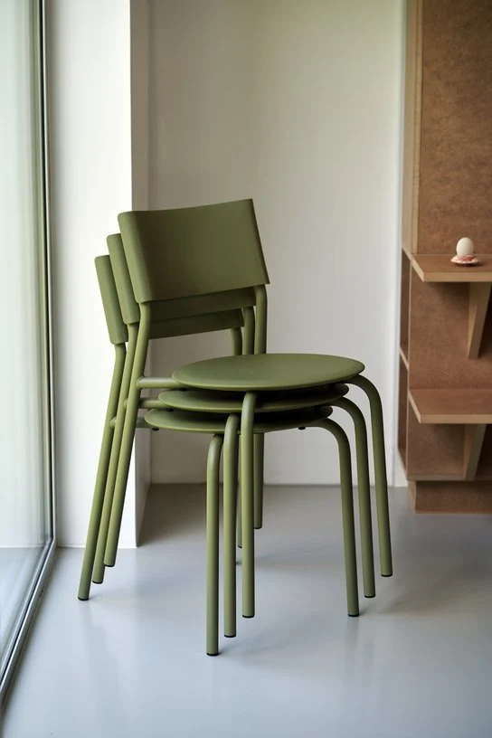 Chaise en plastique recyclé vert kaki SSDr - TIPTOE