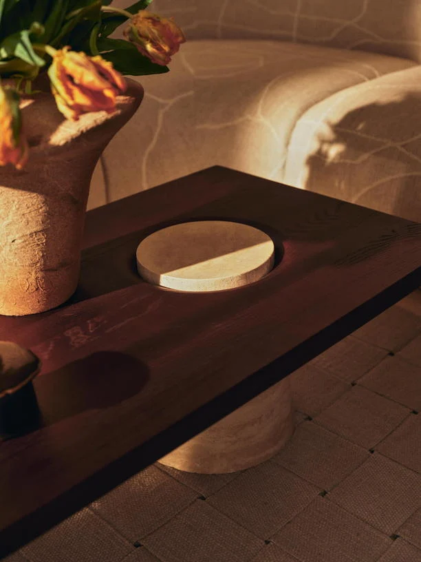 Table basse en en travertin et frêne carbonisé 55x155x34cm Grova - Ferm living