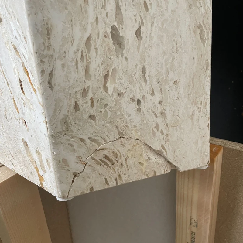 Table basse ronde en pierre blanche 60 cm Epic Modèle d'exposition - Gubi